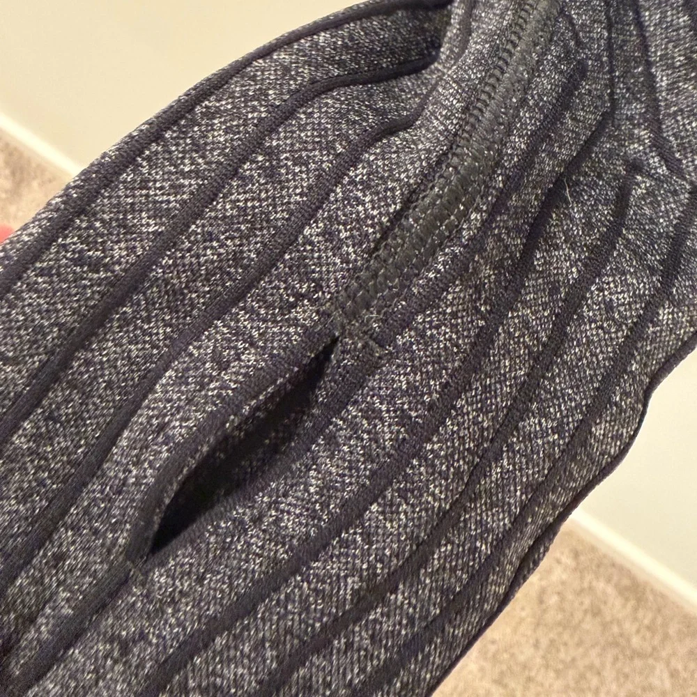 All in Motion Textured Long Sleeve Athletic Top – Size M - Picture 5 of 5
